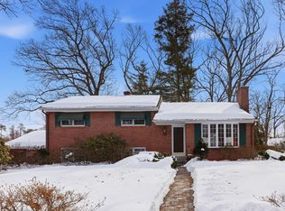 105 Edgewater Rd, Agawam, MA 01001