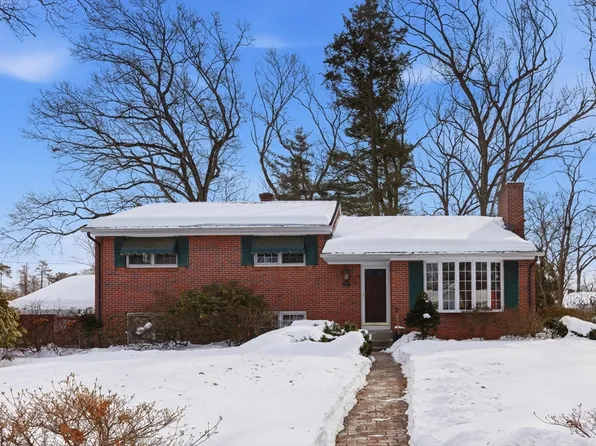 105 Edgewater Rd, Agawam, MA 01001