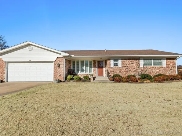1807 Crestview Dr, Okmulgee, OK 74447