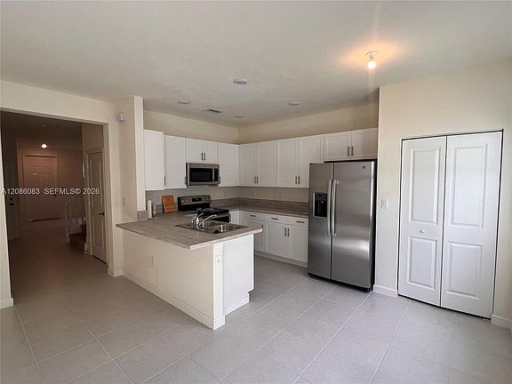 5th image of 3342 W 112th St