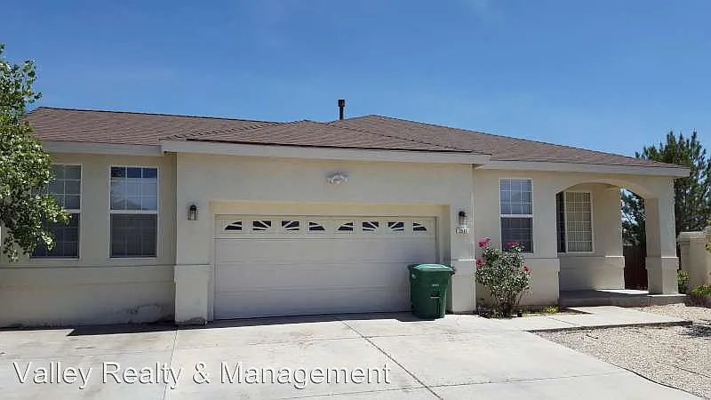 2531 Carriage Crest Dr photo 1