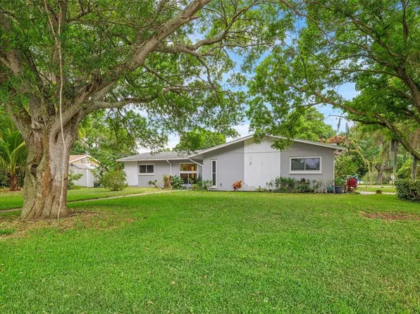 2484 Granada Cir W, Saint Petersburg, FL 33712
