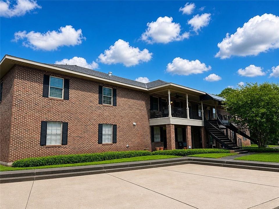 1st image of 4406 Charleston Cir Unit 15