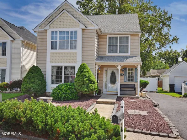 129 Hamlet Court, Toms River, NJ 08753