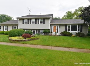 990 N Prairie St, Batavia, IL 60510