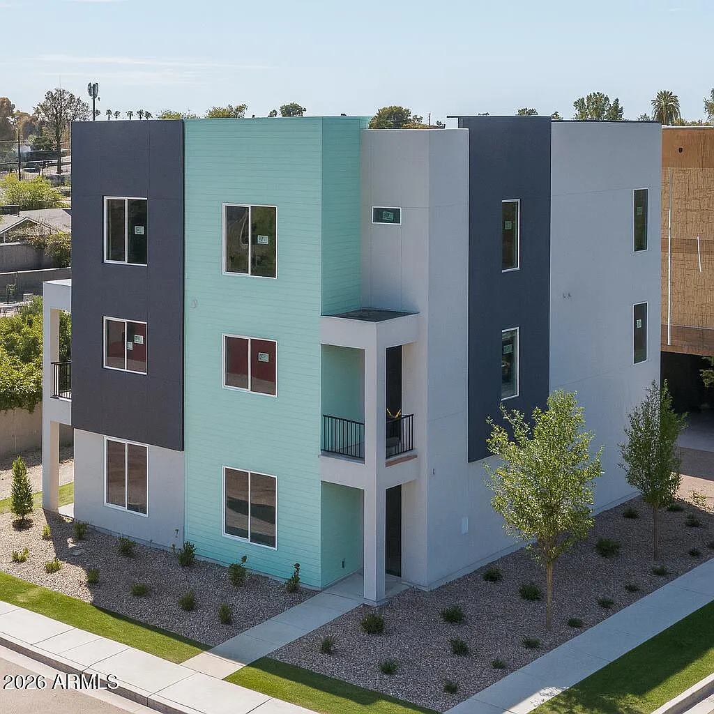 3 bed, 2.5 bath, 1996 sqft, $3,000 — Photo 1