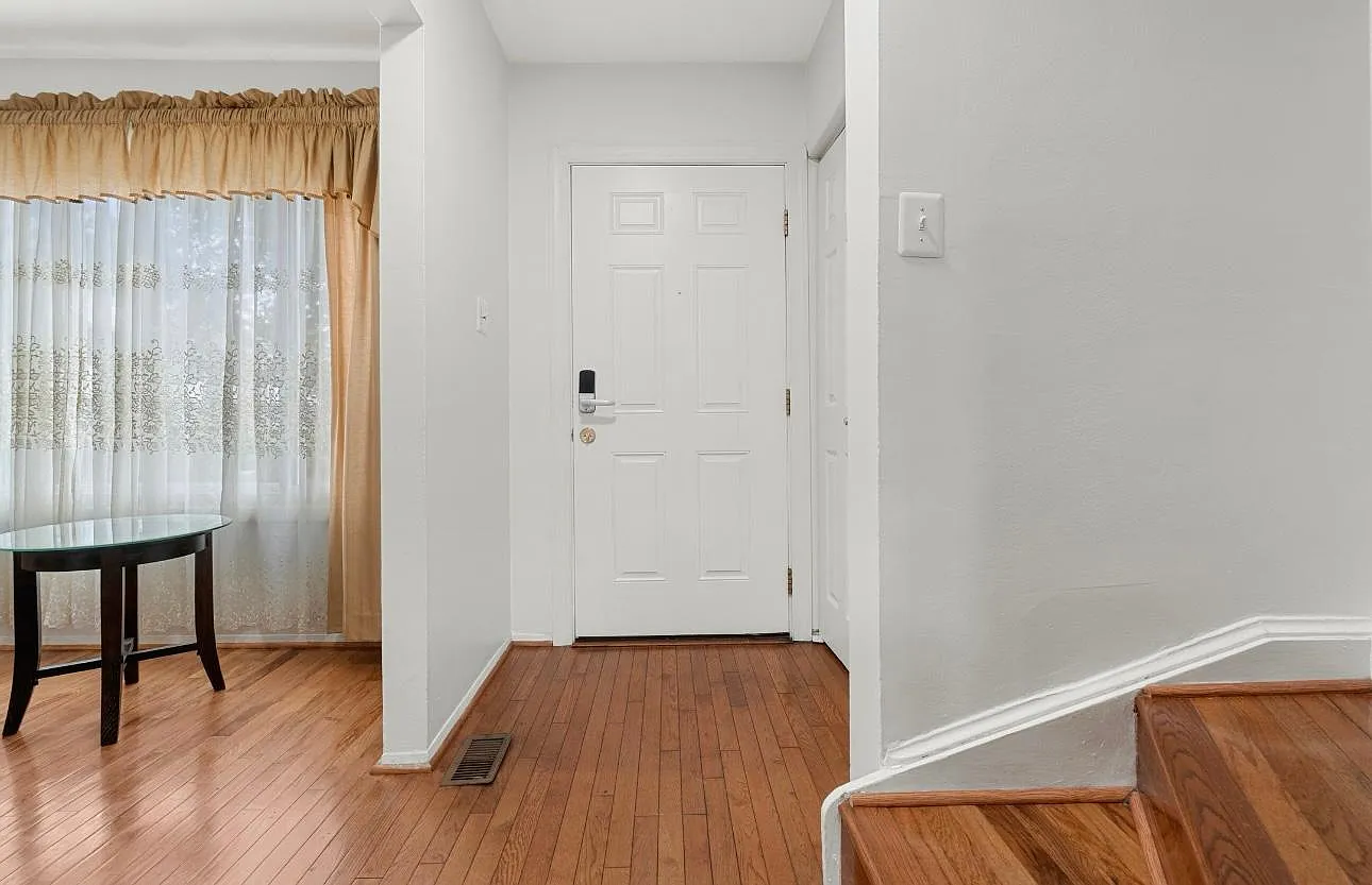 3 bed, 2.5 bath, 1360 sqft, $2,799 — Photo 4