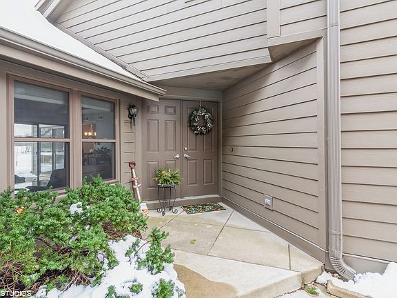 2nd image of 8089 Wildwood Ln