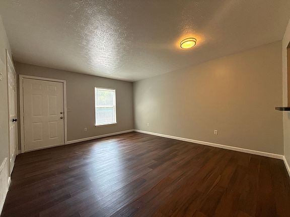 4th image of 2702 Greenwood Ave #4