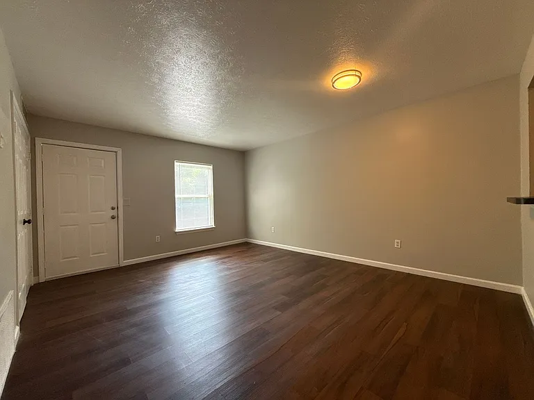 2702 Greenwood Ave — Photo 7