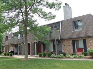 1435 S Carriage Ln, New Berlin, WI 53151