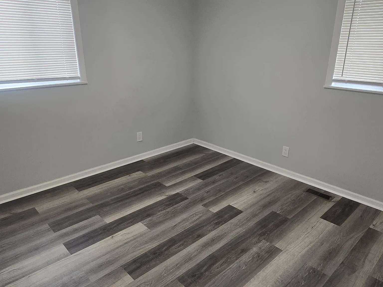 101 S Sycamore Ln — Photo 4
