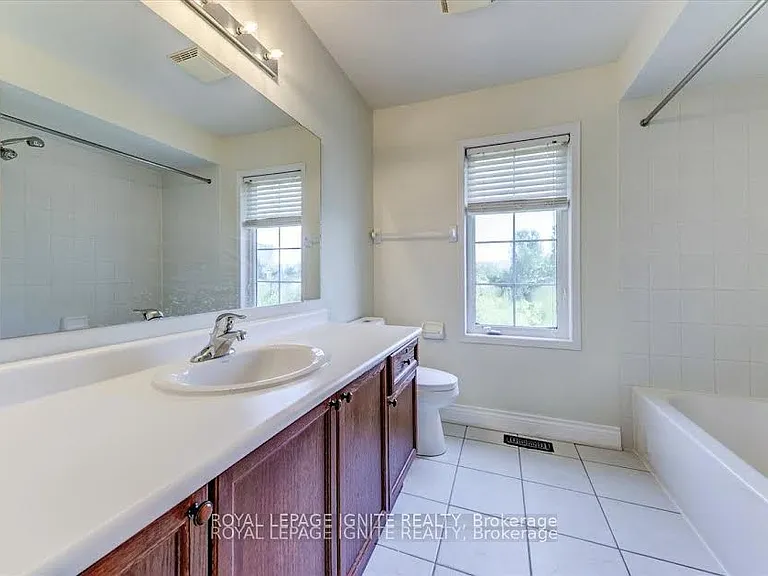 57 Armitage Cres — Photo 25