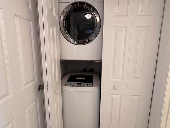 5th image of 136 Beach Park Ln