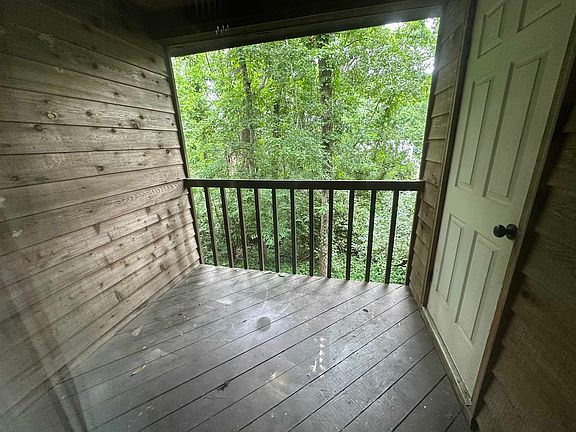 4th image of 2924 Woodrich Dr APT D
