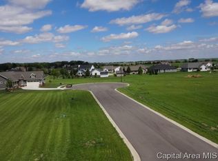 901 Winding Oaks Dr, Williamsville, IL 62693