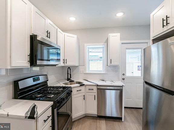 3rd image of 2006 S Beechwood St Unit 1