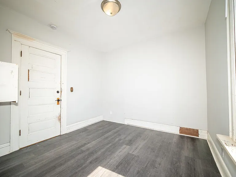 405-407 W Main St — Photo 20