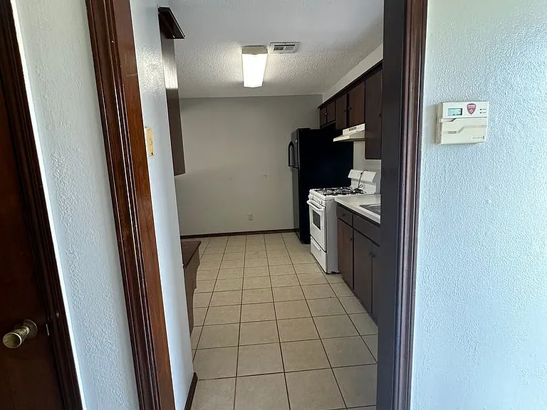 3904 Overland Dr — Photo 4