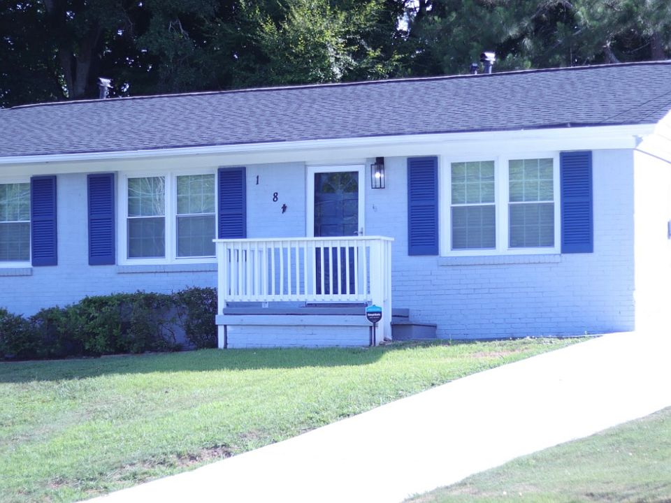 2nd image of 1984 Thomasville Dr SE