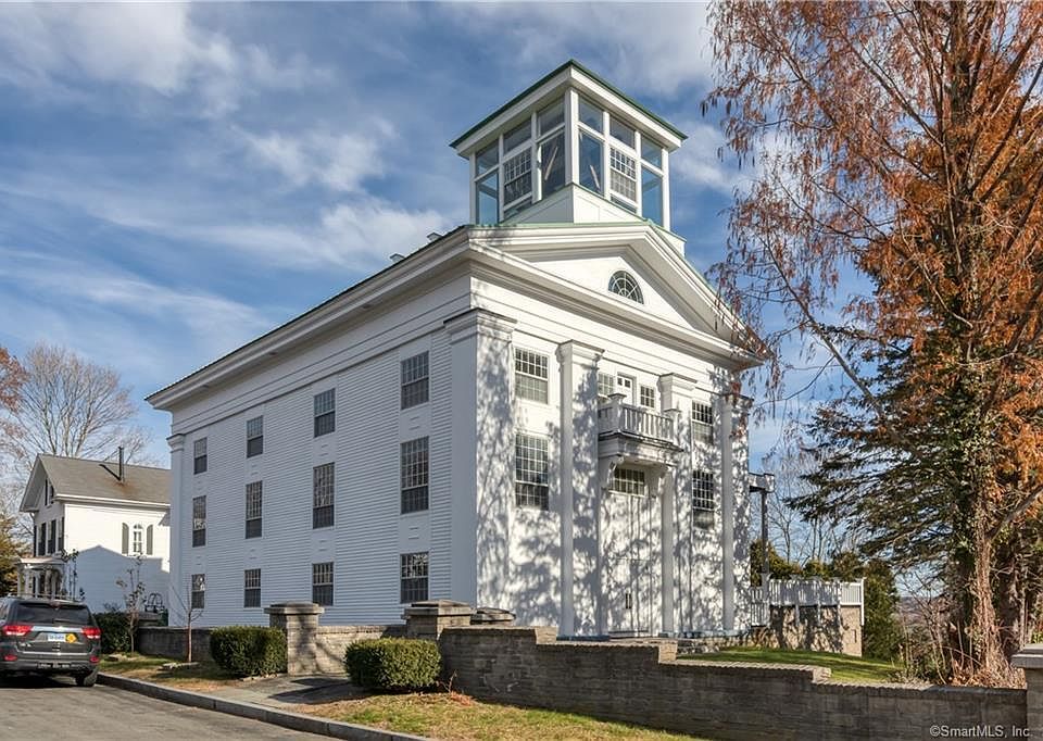 Apartment in the lower level