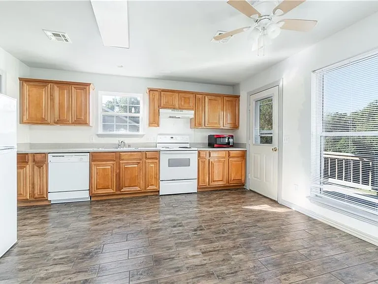2551 Turner Way — Photo 3