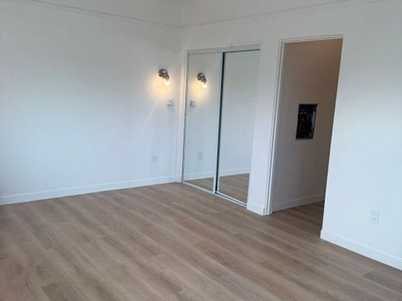 5th image of 51 Maple St