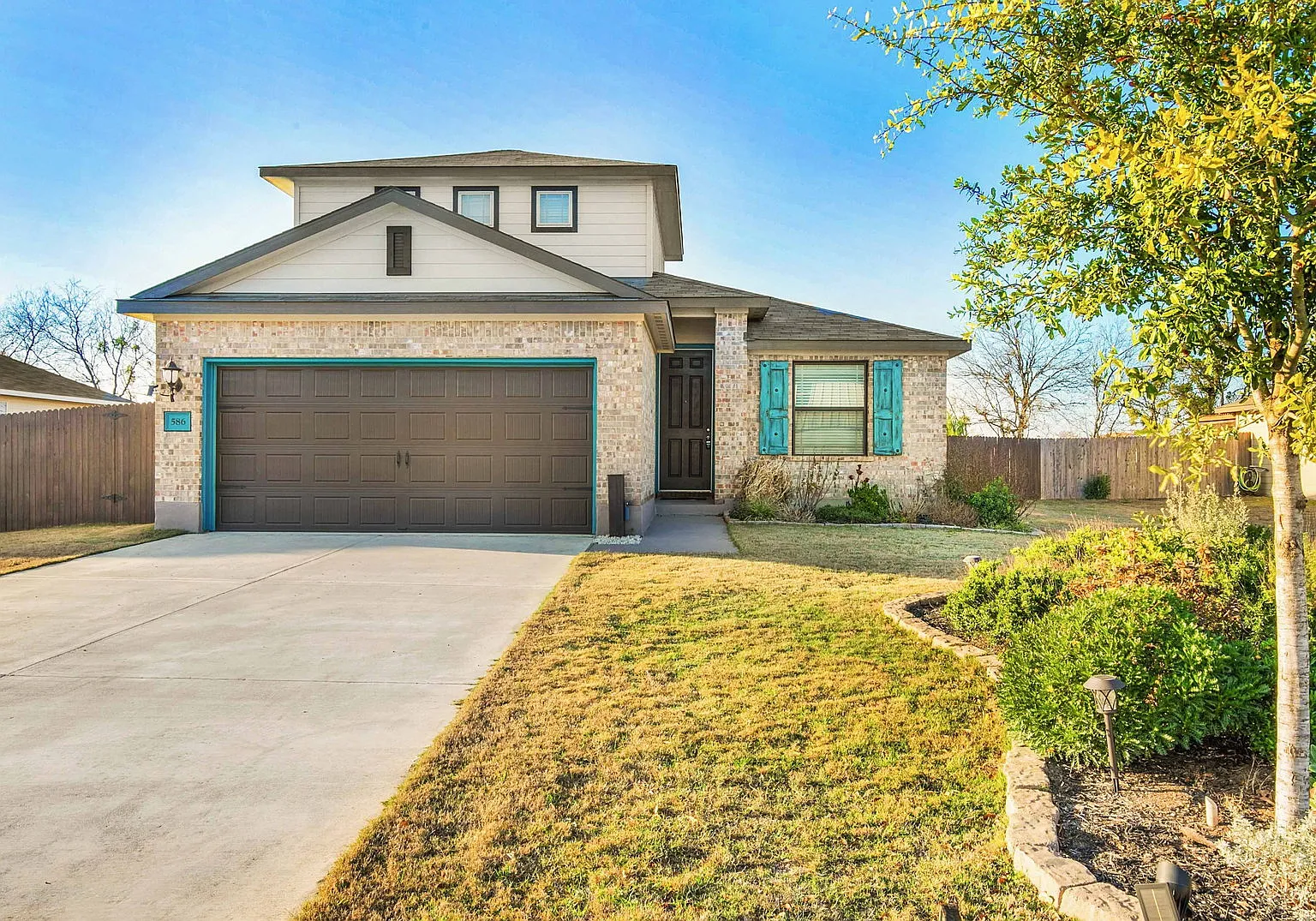 4 bed, 2.0 bath, 1836 sqft, $2,100 — Photo 1
