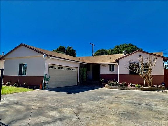 3rd image of 8107 Cedros Ave