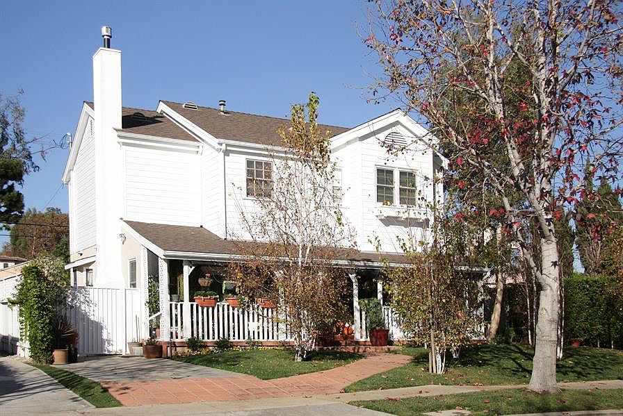 1st image of 3025 S Beverly Dr