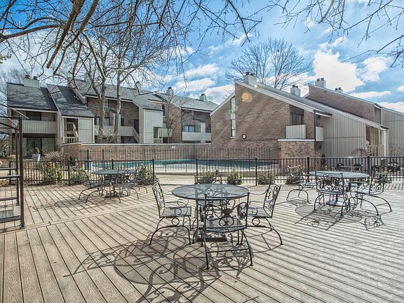 2nd image of 649 Coeur De Royale Dr APT B