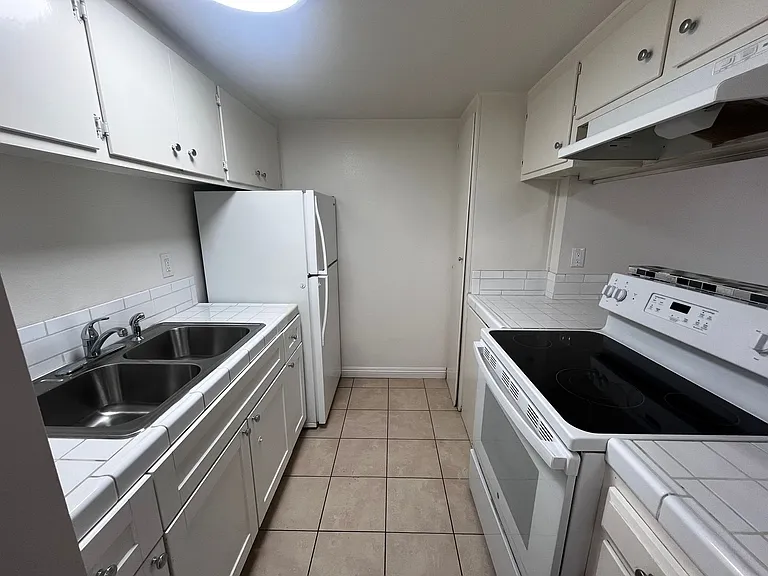 1300 Edgewood Way — Photo 4