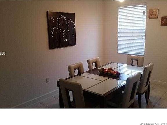 5th image of 10939 NW 87th Ln