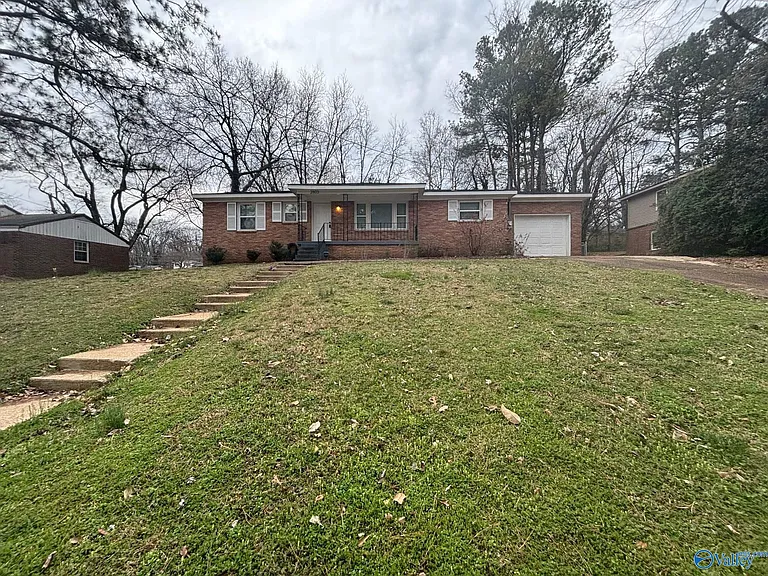 2803 Hester Ln NW — Photo 3