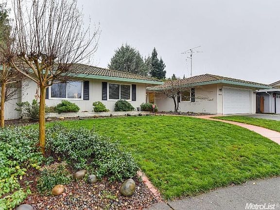 3rd image of 8064 Vintage Way