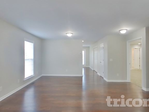 3rd image of 703 Maple Ct