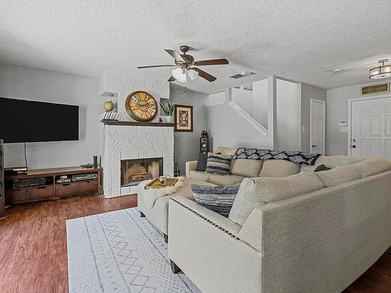 2202 Barton Springs Dr — Photo 6