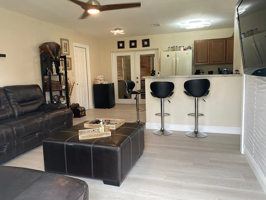 231 Lark Ave — Photo 3