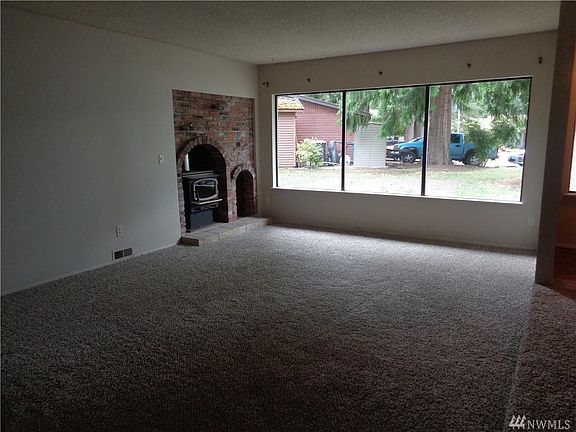 3rd image of 2610 Maple Hills Dr SE