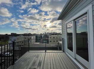 245 Chelsea St #4, Boston, MA 02128