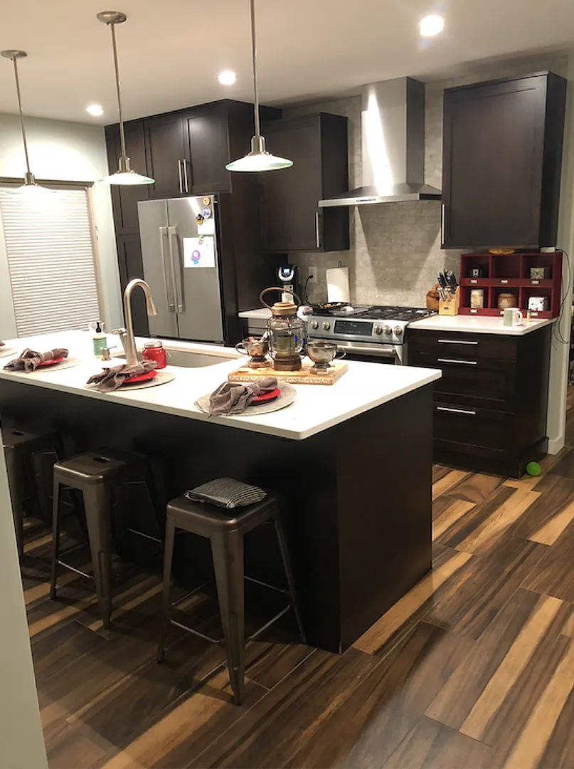 Contemporary Custom Built Energy Efficient homes Minutes from downtown & University — Photo 4
