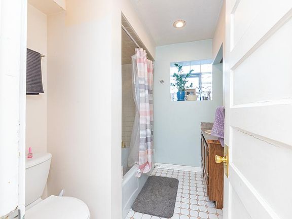 5th image of 735 W Barry Ave #1A