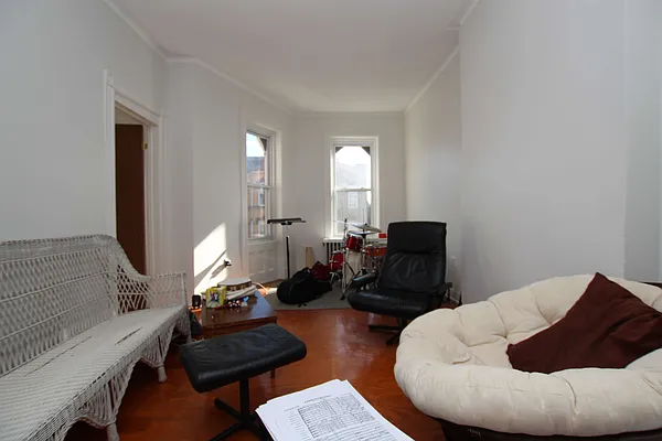 Rented by Nooklyn NYC LLC | media 41