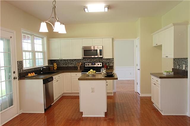 2nd image of 2204 Cardiff Ln