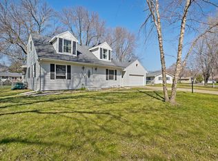 303 Crestwood Ct, North Mankato, MN 56003