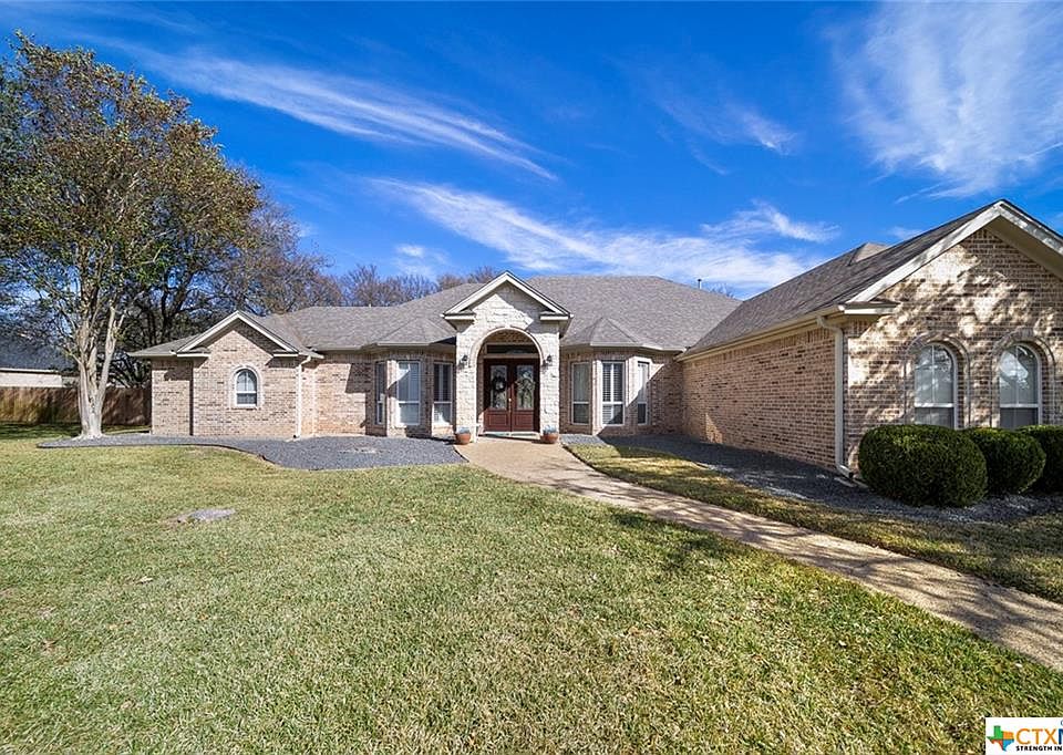 1st image of 1902 Canyon Springs Dr