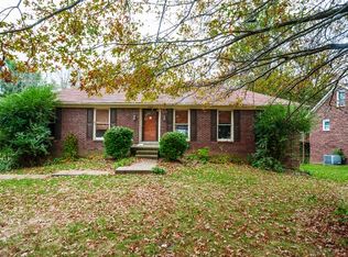 1108 Cliffwood Dr, Goshen, KY 40026