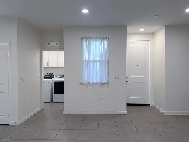 1568 E Thompson Blvd — Photo 12