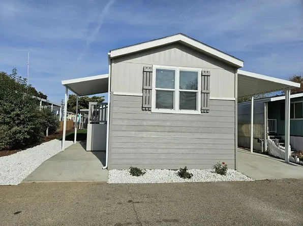 415 N Akers Rd #126, Visalia, CA 93291