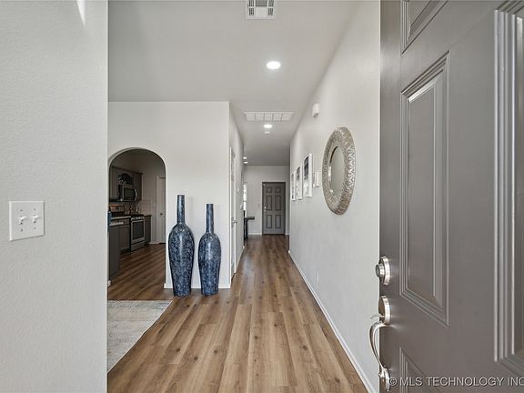 5th image of 14713 E 107th Pl N